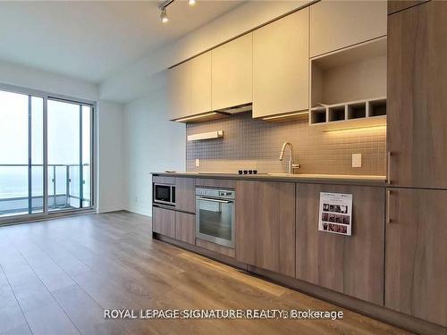 3908-950 Portage Pkwy, Vaughan, ON - Indoor Photo Showing Kitchen