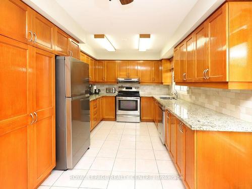 2576 Evelyn Crt, Mississauga, ON - Indoor Photo Showing Kitchen