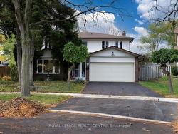 2576 Evelyn Crt  Mississauga, ON L5A 3W1