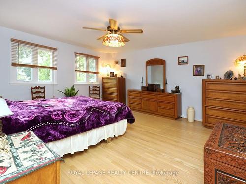 2576 Evelyn Crt, Mississauga, ON - Indoor Photo Showing Bedroom