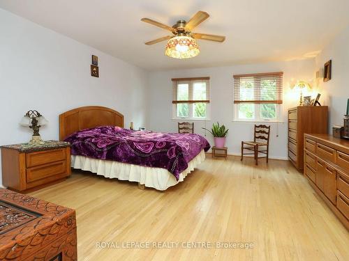 2576 Evelyn Crt, Mississauga, ON - Indoor Photo Showing Bedroom