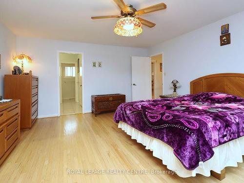 2576 Evelyn Crt, Mississauga, ON - Indoor Photo Showing Bedroom