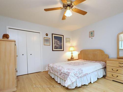 2576 Evelyn Crt, Mississauga, ON - Indoor Photo Showing Bedroom