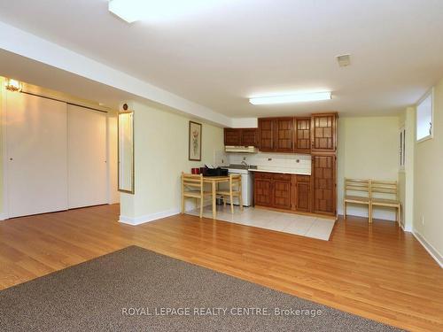 2576 Evelyn Crt, Mississauga, ON - Indoor Photo Showing Kitchen