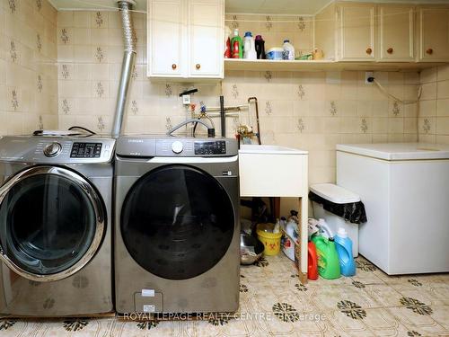 2576 Evelyn Crt, Mississauga, ON - Indoor Photo Showing Laundry Room