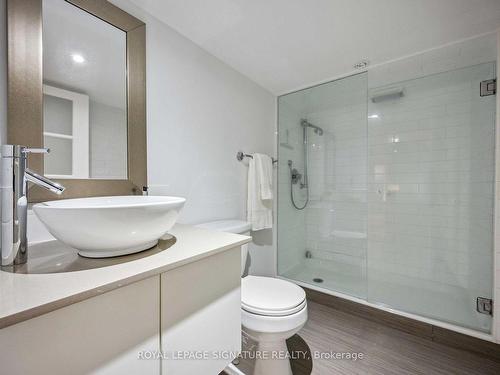 23 Geoffrey St, Toronto, ON - Indoor Photo Showing Bathroom