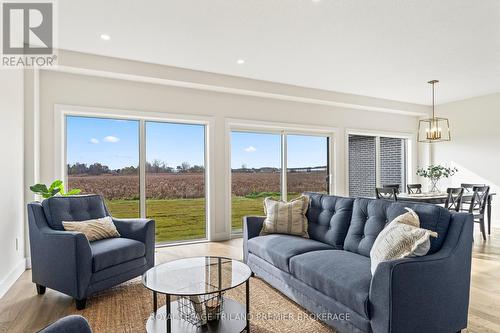 3873 Campbell Street N, London, ON - Indoor Photo Showing Living Room