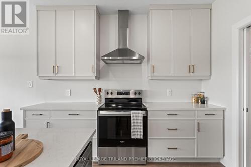 3873 Campbell Street N, London, ON - Indoor Photo Showing Kitchen