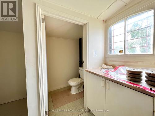 76 John Street S, Belleville, ON - Indoor Photo Showing Bathroom