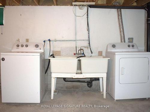 Bsmt-709 Upper Paradise Rd, Hamilton, ON - Indoor Photo Showing Laundry Room