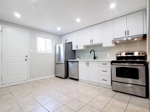 4-116 Fairholt Rd S, Hamilton, ON - Indoor Photo Showing Kitchen With Stainless Steel Kitchen