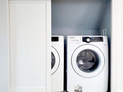 4-116 Fairholt Rd S, Hamilton, ON - Indoor Photo Showing Laundry Room