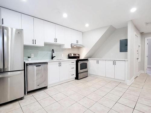 4-116 Fairholt Rd S, Hamilton, ON - Indoor Photo Showing Kitchen With Stainless Steel Kitchen