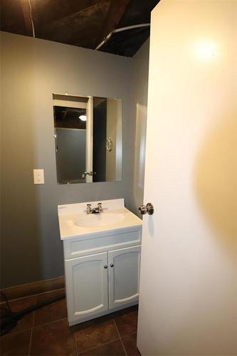 523 Larose Avenue, The Pas, MB - Indoor Photo Showing Bathroom