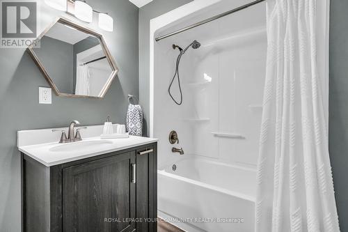 36 York Street, Georgina, ON - Indoor Photo Showing Bathroom