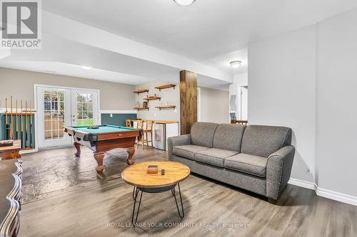 36 York Street, Georgina, ON - Indoor Photo Showing Living Room