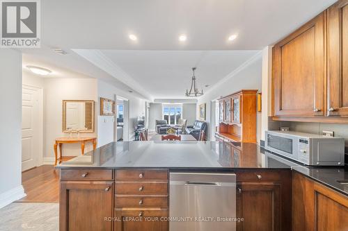 Ph 412 - 4620 Highway 7, Vaughan, ON - Indoor Photo Showing Kitchen