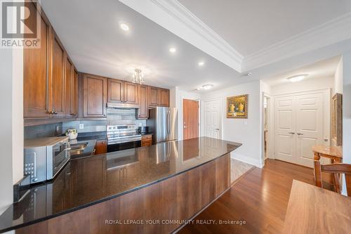 Ph 412 - 4620 Highway 7, Vaughan, ON - Indoor Photo Showing Kitchen