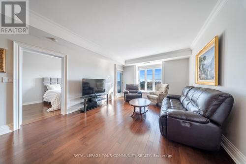 Ph 412 - 4620 Highway 7, Vaughan, ON - Indoor Photo Showing Living Room