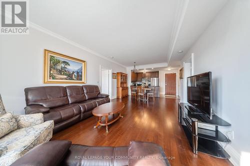 Ph 412 - 4620 Highway 7, Vaughan, ON - Indoor Photo Showing Living Room