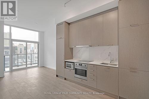 206 - 38 Honeycrisp Crescent, Vaughan, ON - Indoor Photo Showing Kitchen