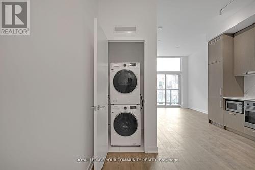 206 - 38 Honeycrisp Crescent, Vaughan, ON - Indoor Photo Showing Laundry Room