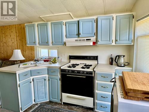 340 - 285 Crydermans Side Road, Georgina, ON - Indoor Photo Showing Kitchen