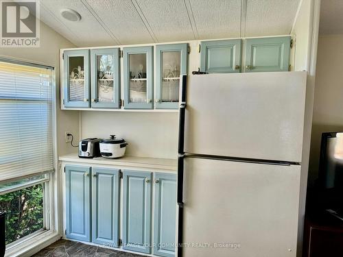 340 - 285 Crydermans Side Road, Georgina, ON - Indoor Photo Showing Kitchen