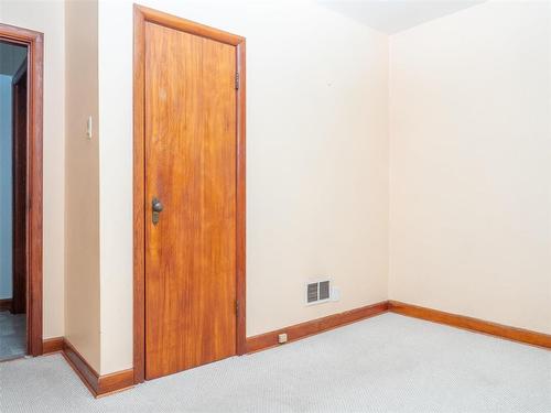 726 Pacific Avenue, Winnipeg, MB - Indoor Photo Showing Other Room