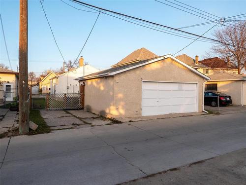 726 Pacific Avenue, Winnipeg, MB - Outdoor