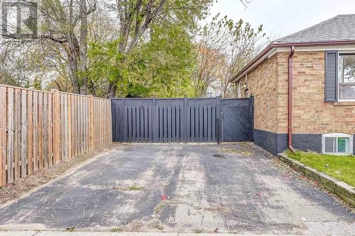 59 Chartwell Road, Toronto, ON - Outdoor