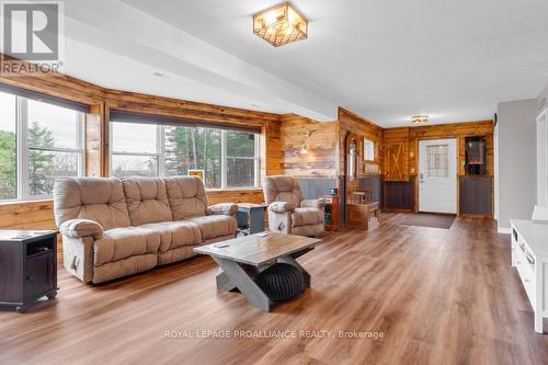 17206 Highway 41, Addington Highlands, ON - Indoor Photo Showing Living Room