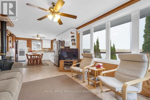 17189 A Highway 41, Addington Highlands, ON - Indoor Photo Showing Living Room