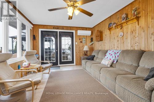 17189 A Highway 41, Addington Highlands, ON - Indoor Photo Showing Living Room