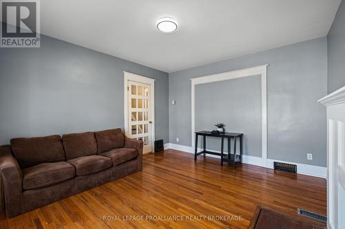 300 Division Street, Kingston, ON - Indoor Photo Showing Living Room