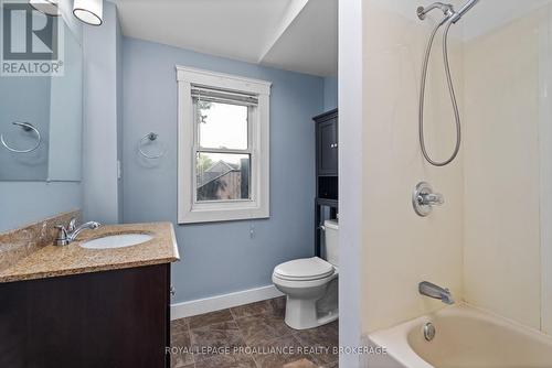 300 Division Street, Kingston, ON - Indoor Photo Showing Bathroom