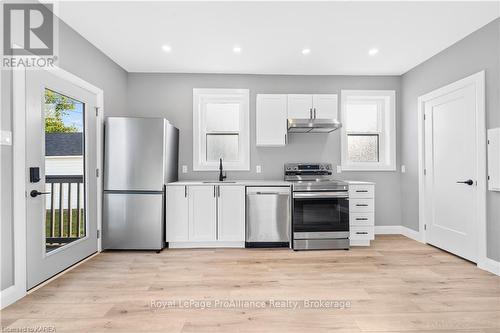 299 Arthur Street, Gananoque, ON - Indoor Photo Showing Kitchen