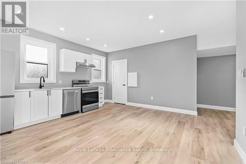 299 Arthur Street, Gananoque, ON - Indoor Photo Showing Kitchen