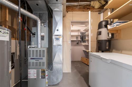 410 97B Highway, Salmon Arm, BC - Indoor Photo Showing Basement