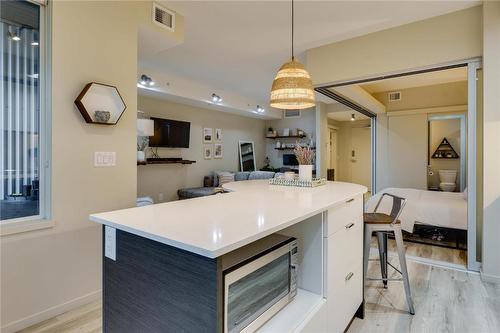 512-1350 St Paul Street, Kelowna, BC - Indoor Photo Showing Kitchen