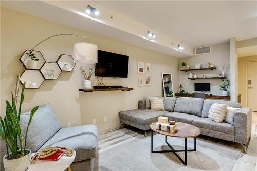 512-1350 St Paul Street, Kelowna, BC - Indoor Photo Showing Living Room