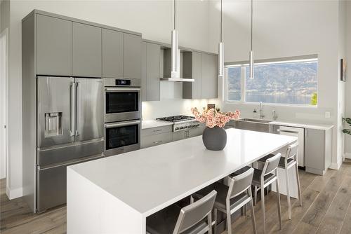 3630 Boxwood Road, Kelowna, BC - Indoor Photo Showing Kitchen With Upgraded Kitchen