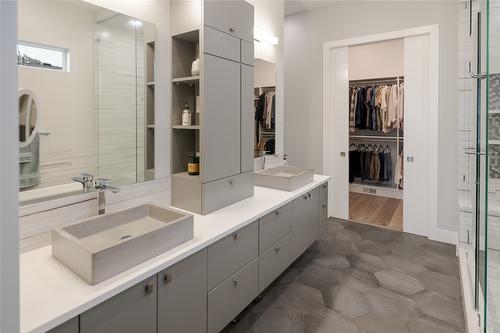 3630 Boxwood Road, Kelowna, BC - Indoor Photo Showing Bathroom