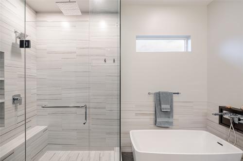 3630 Boxwood Road, Kelowna, BC - Indoor Photo Showing Bathroom