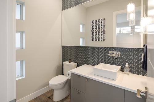 3630 Boxwood Road, Kelowna, BC - Indoor Photo Showing Bathroom