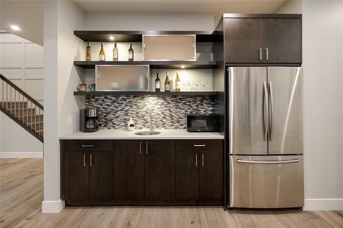 3630 Boxwood Road, Kelowna, BC - Indoor Photo Showing Kitchen