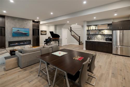 3630 Boxwood Road, Kelowna, BC - Indoor Photo Showing Living Room With Fireplace