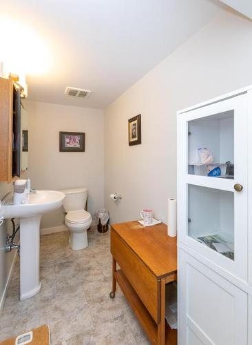 339 Pine Street, Chase, BC - Indoor Photo Showing Bathroom