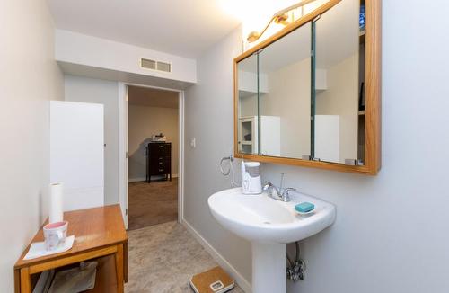 339 Pine Street, Chase, BC - Indoor Photo Showing Bathroom