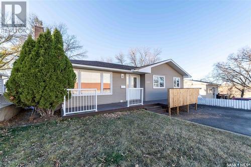 1314 Henleaze Avenue, Moose Jaw, SK - Outdoor